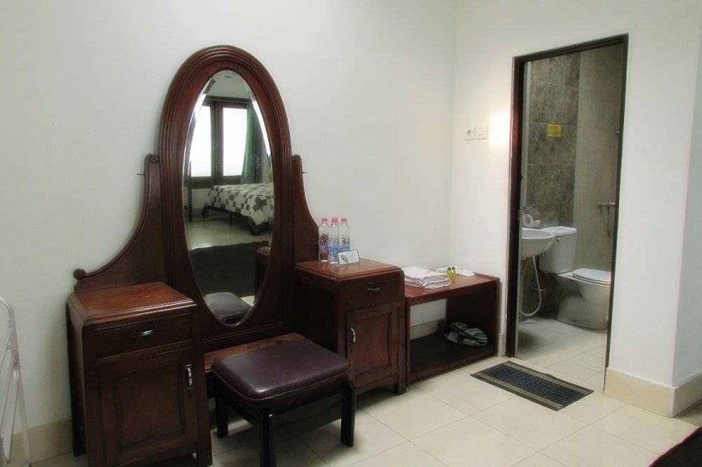 Riche Heritage Hotel Malang Buitenkant foto
